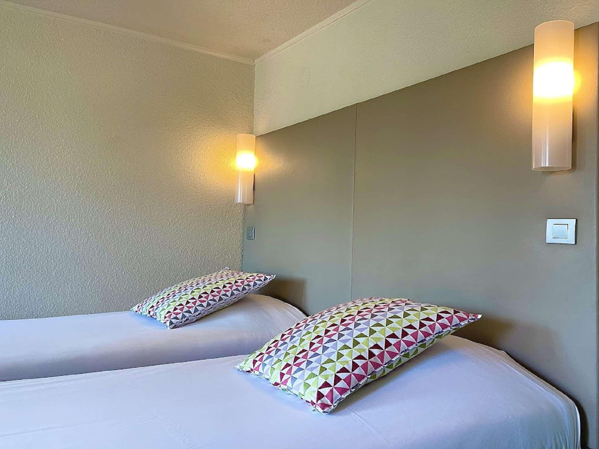 Campanile Hotel Beauvais Bagian luar foto