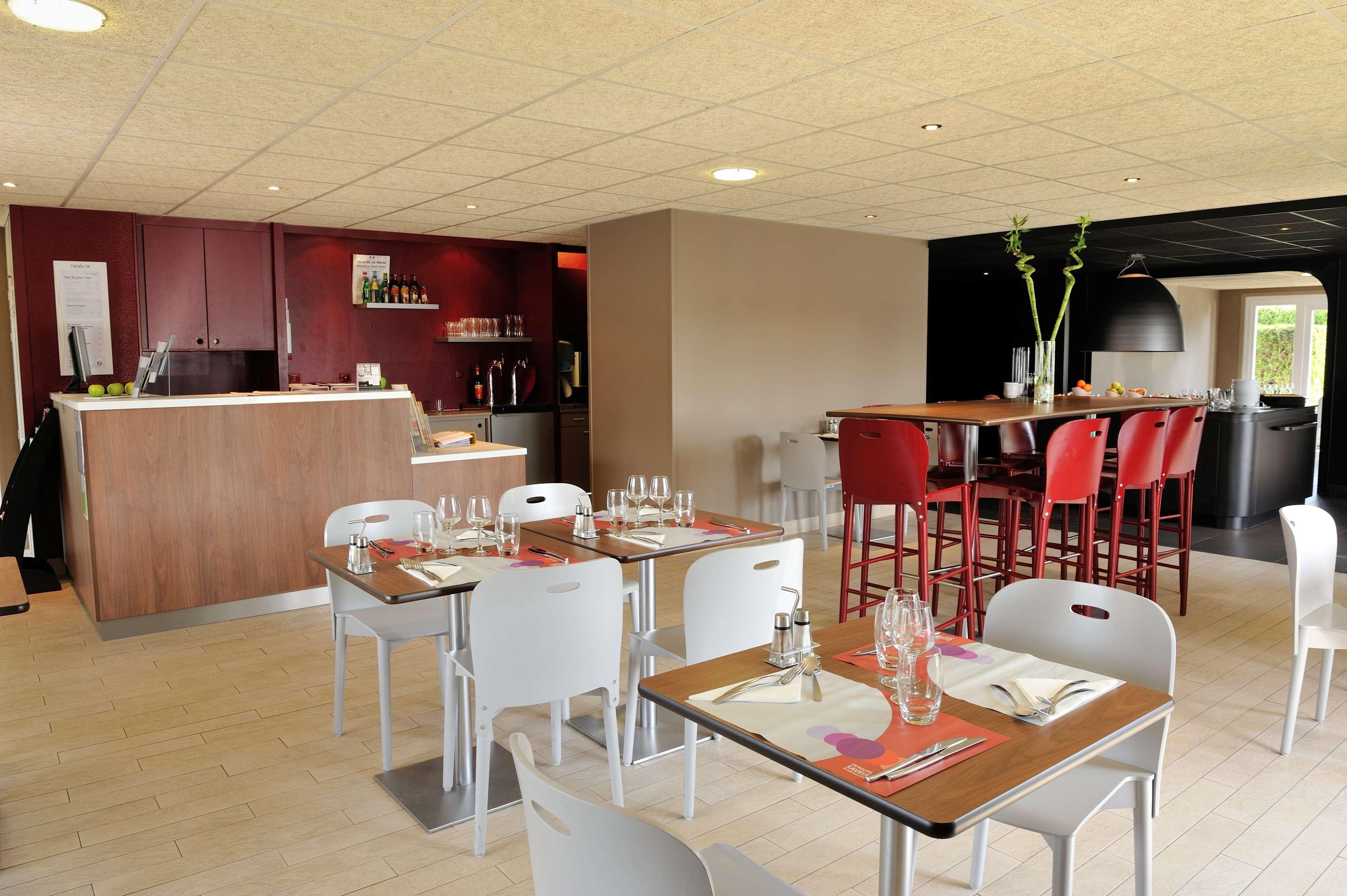 Campanile Hotel Beauvais Bagian luar foto