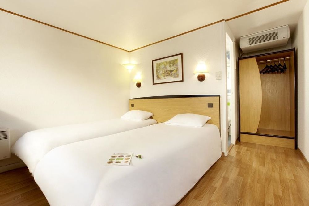 Campanile Hotel Beauvais Bagian luar foto