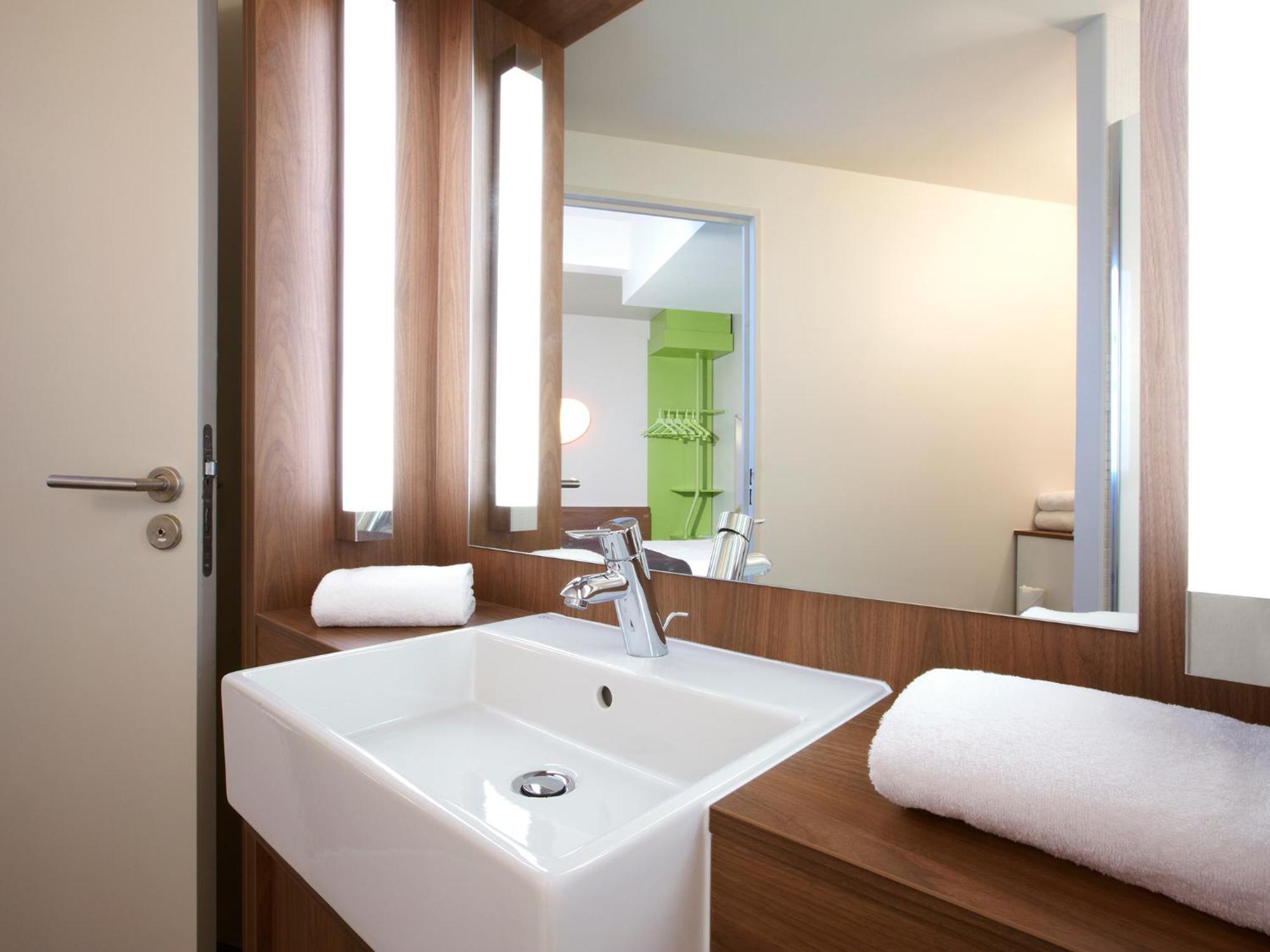 Campanile Hotel Beauvais Bagian luar foto