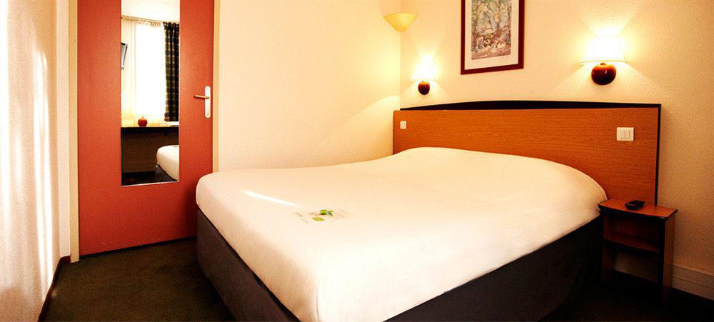 Campanile Hotel Beauvais Bagian luar foto